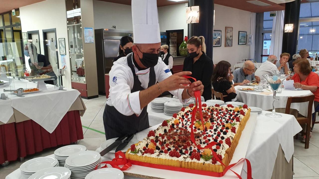 Hotel Cormoran Cattolica Luaran gambar