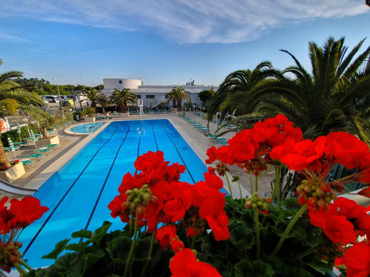 Hotel Cormoran Cattolica Luaran gambar