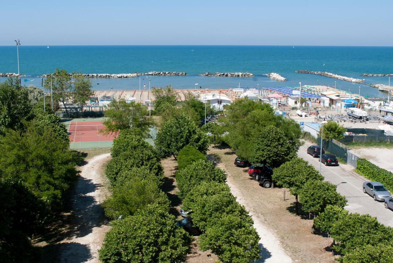 Hotel Cormoran Cattolica Luaran gambar