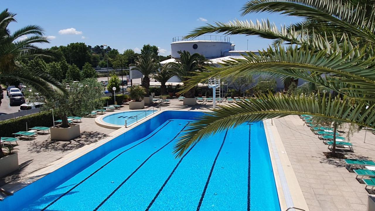 Hotel Cormoran Cattolica Luaran gambar