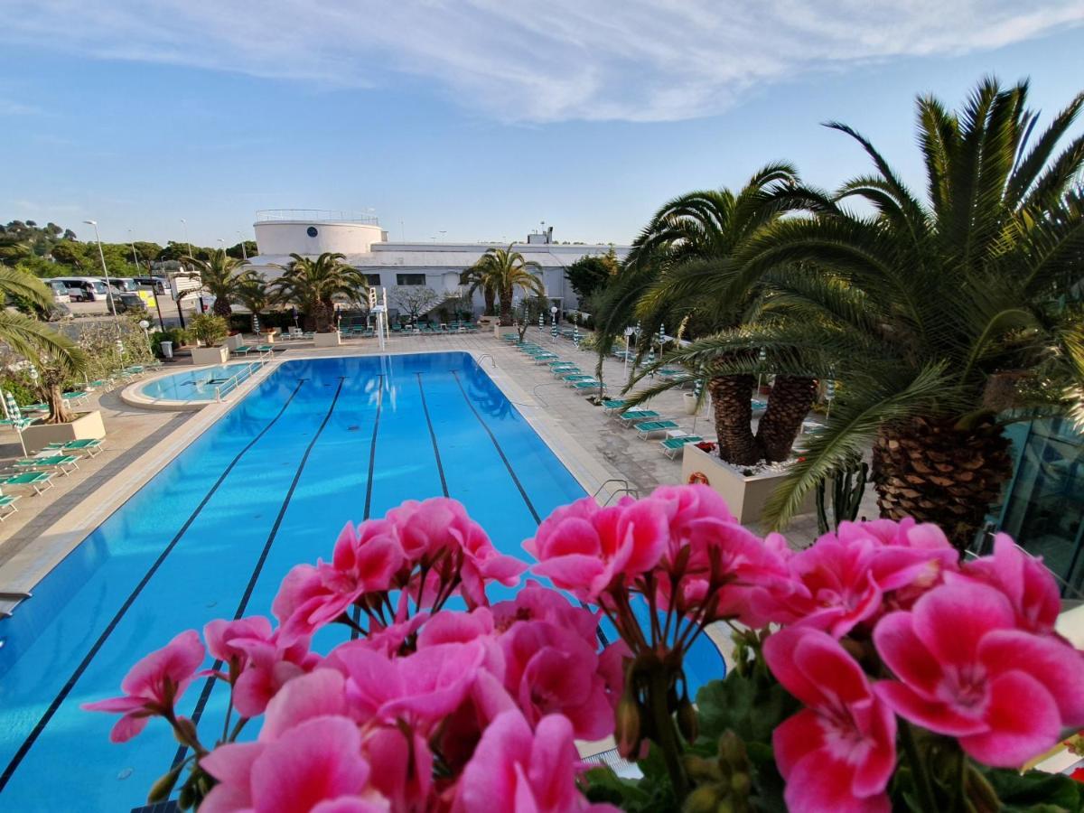 Hotel Cormoran Cattolica Luaran gambar
