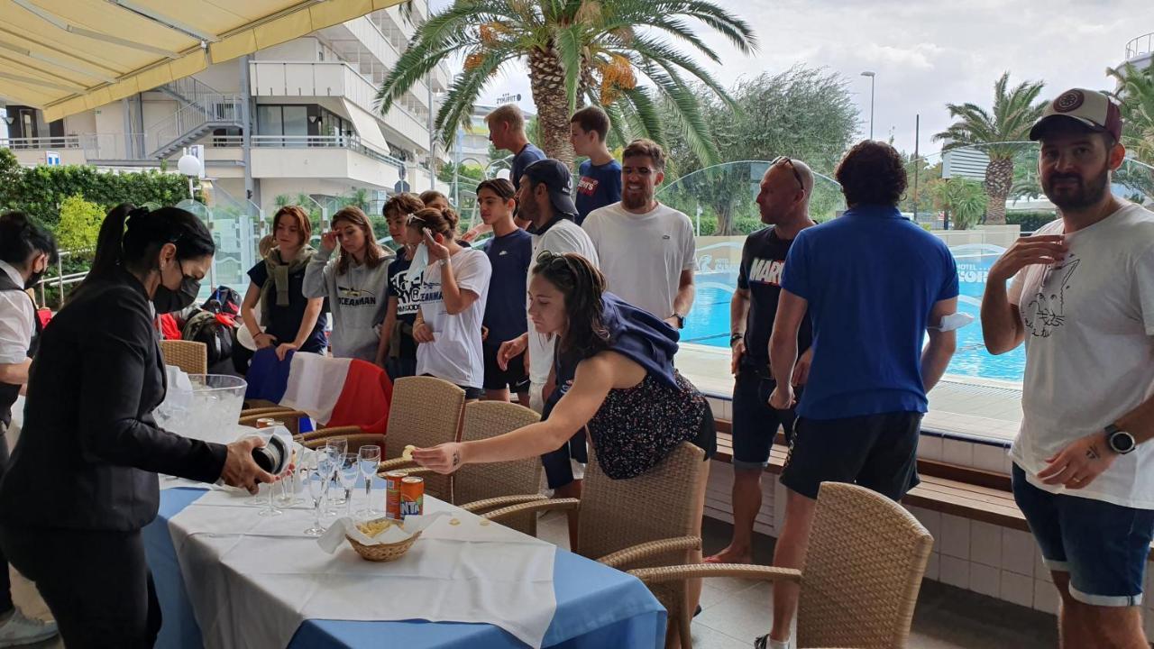 Hotel Cormoran Cattolica Luaran gambar