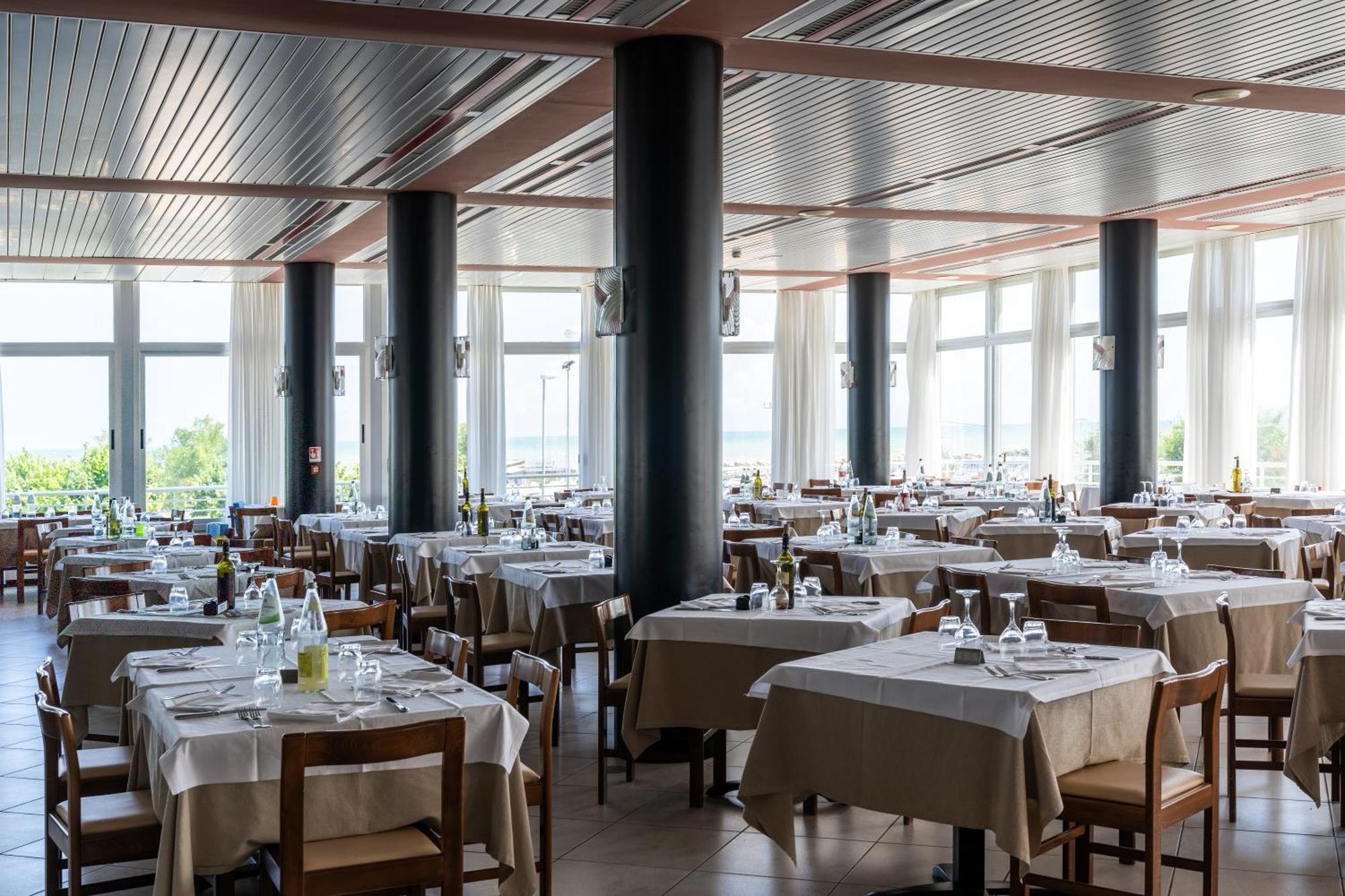 Hotel Cormoran Cattolica Luaran gambar