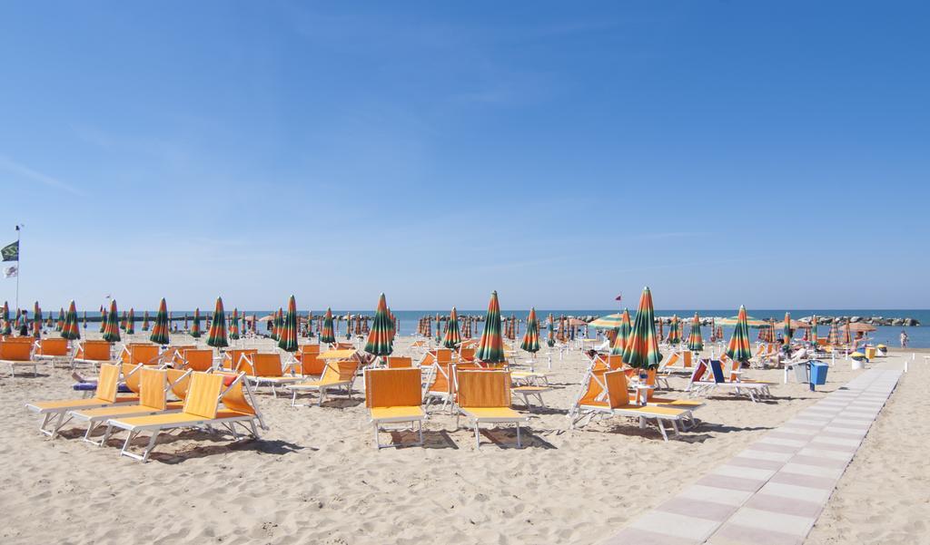 Hotel Cormoran Cattolica Luaran gambar