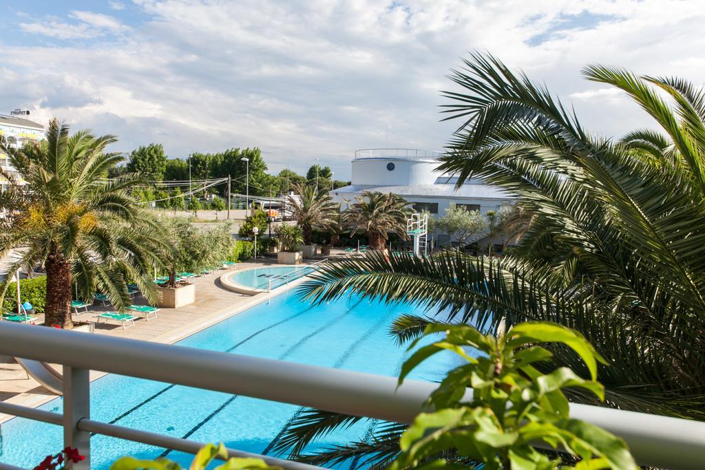 Hotel Cormoran Cattolica Luaran gambar
