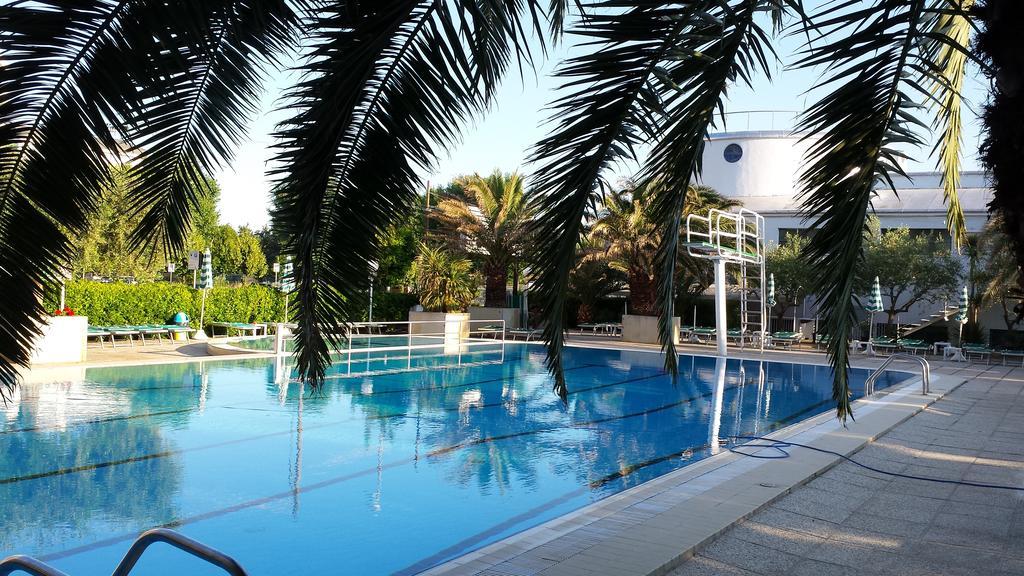 Hotel Cormoran Cattolica Luaran gambar