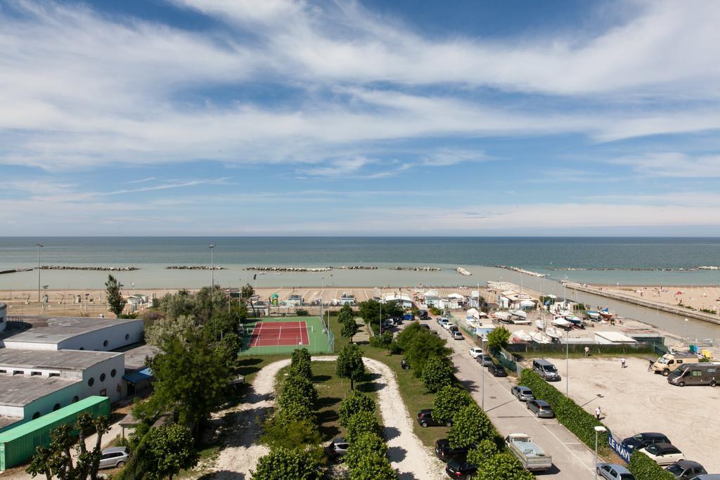 Hotel Cormoran Cattolica Luaran gambar