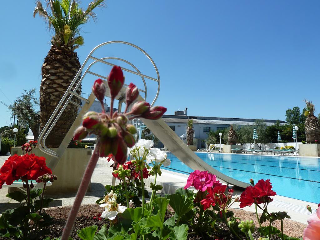 Hotel Cormoran Cattolica Luaran gambar