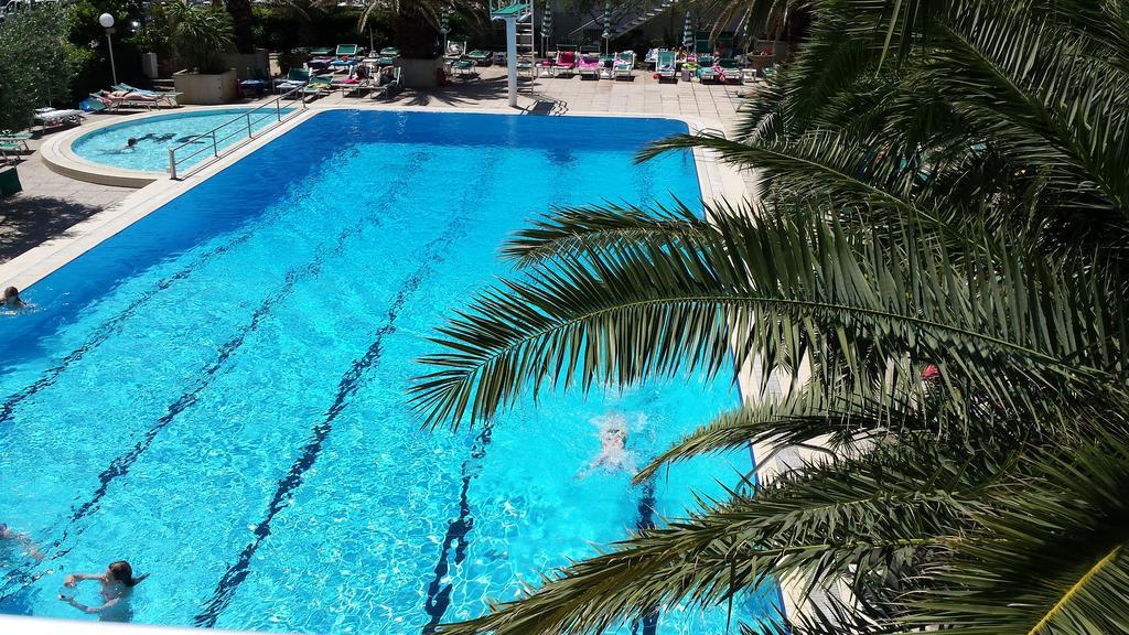 Hotel Cormoran Cattolica Luaran gambar
